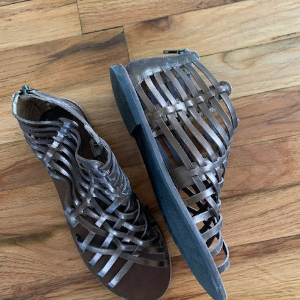 Excellent Condition Tommy Bahama Brown Metallic Genuine Leather Sandals size 9